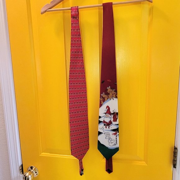 Holiday Traditions Men's Santa Golf Festive Neckties, KISSA - Picture 1 of 11